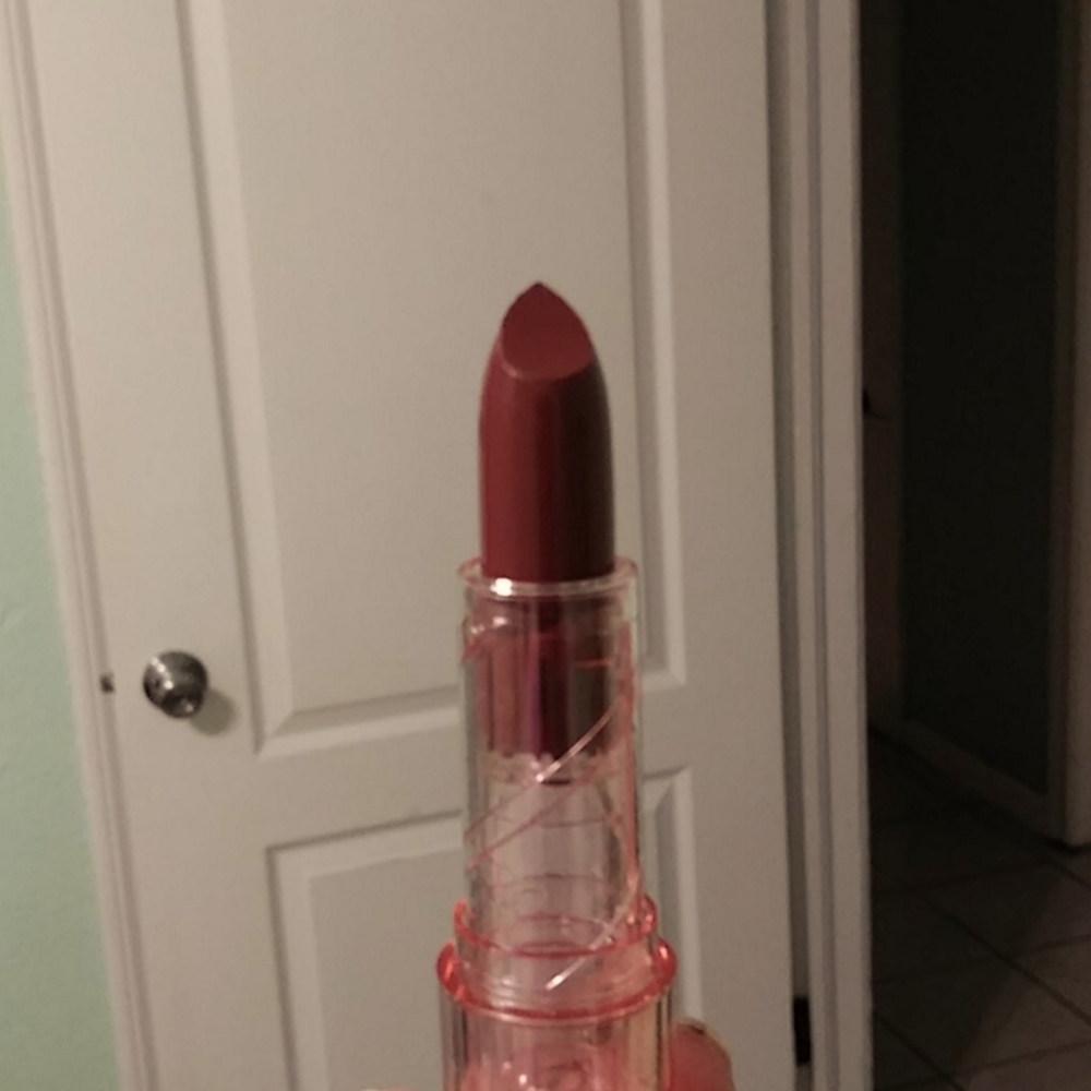 Hydrating lipstick/ lip balm